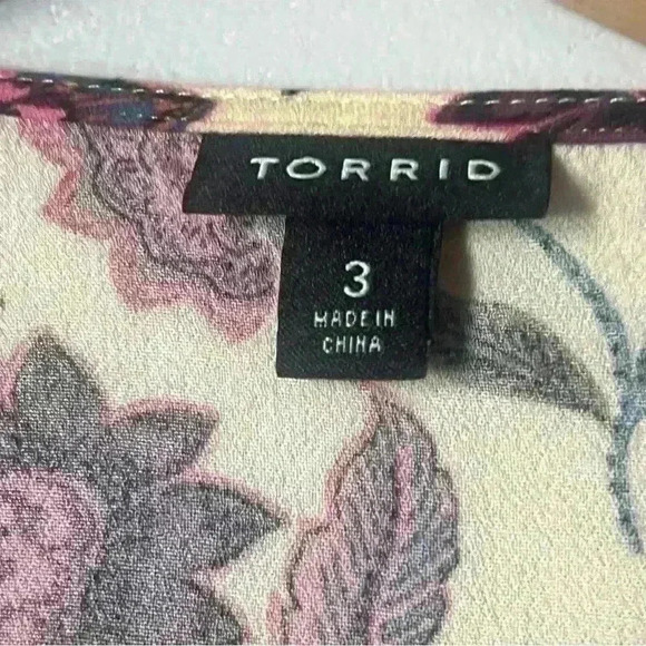 Torrid Babydoll Rayon Crepe Embroidered Lace-Up Top Size 3 - Picture 7 of 8